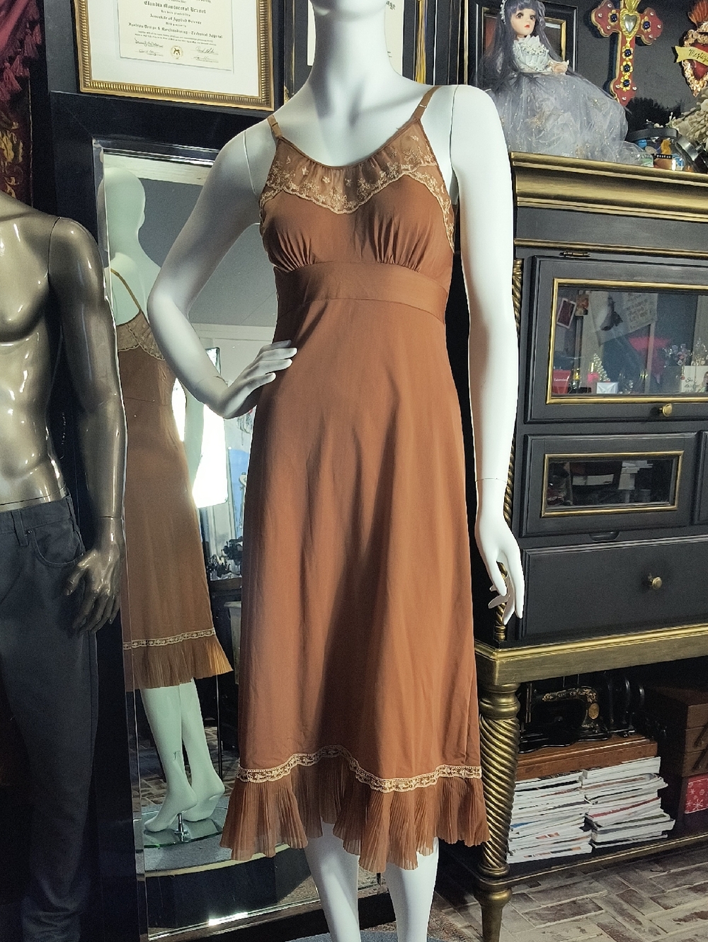 1970s Brown Lace-Trim Slip